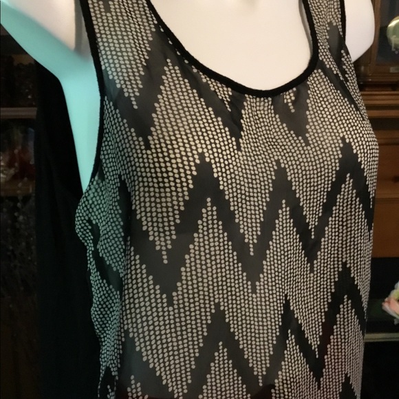 SOLD Cute B&W Blouse - Picture 3 of 5